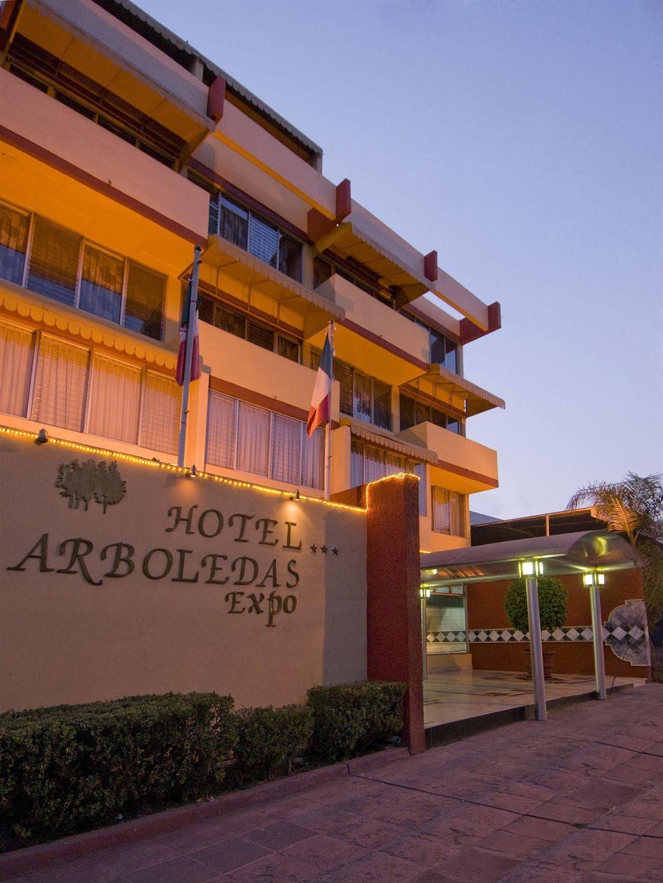 Hotel Arboledas Expo กัวดาลาฮารา ภายนอก รูปภาพ